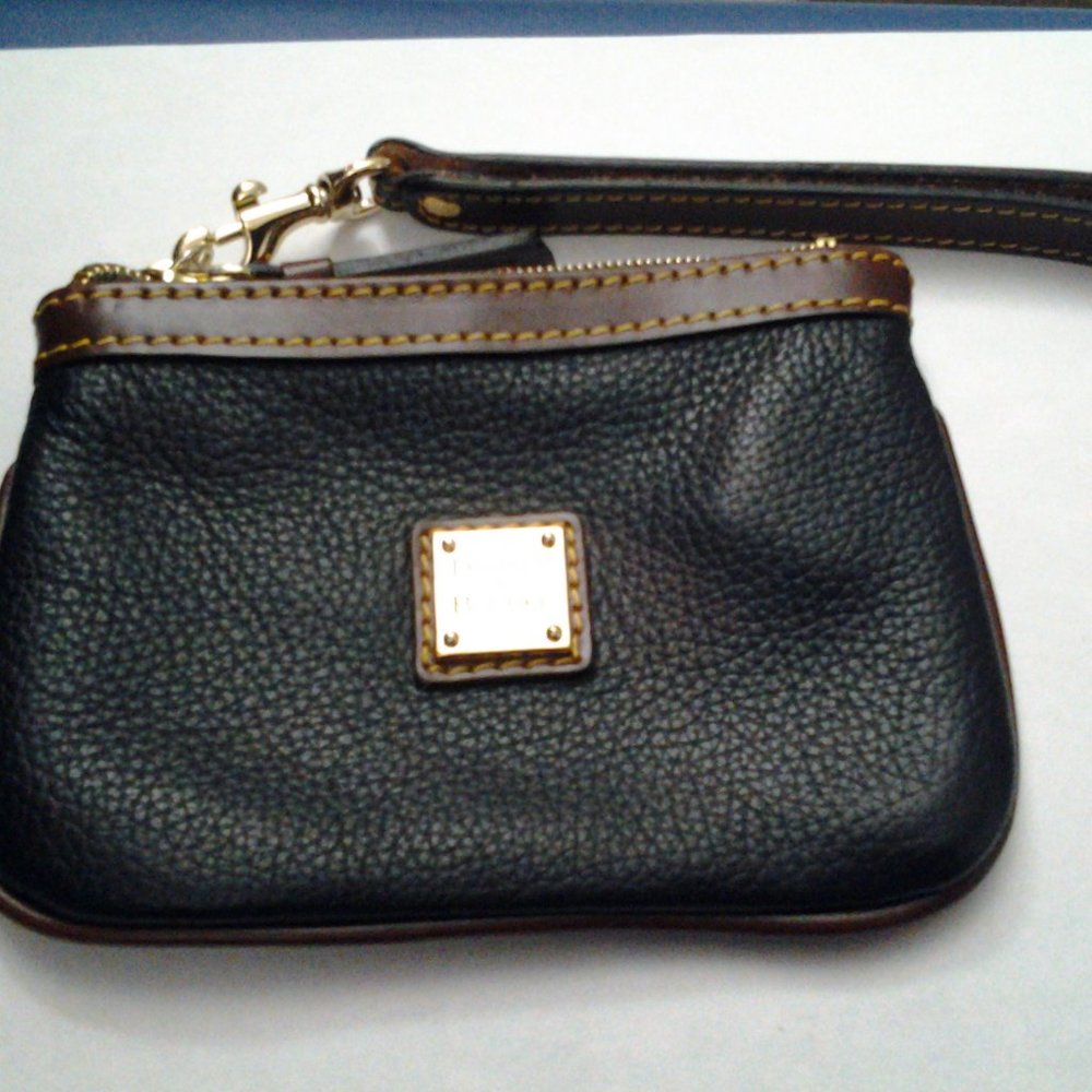 Dooney and Bourke Pebble Grain Medium Wristlet